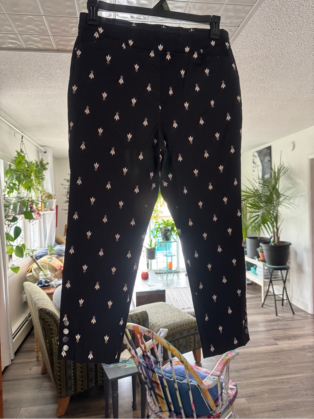 Liz Claiborne Classic Size 12 Black Floral Pull-On Ankle Pants - Picture 2 of 11